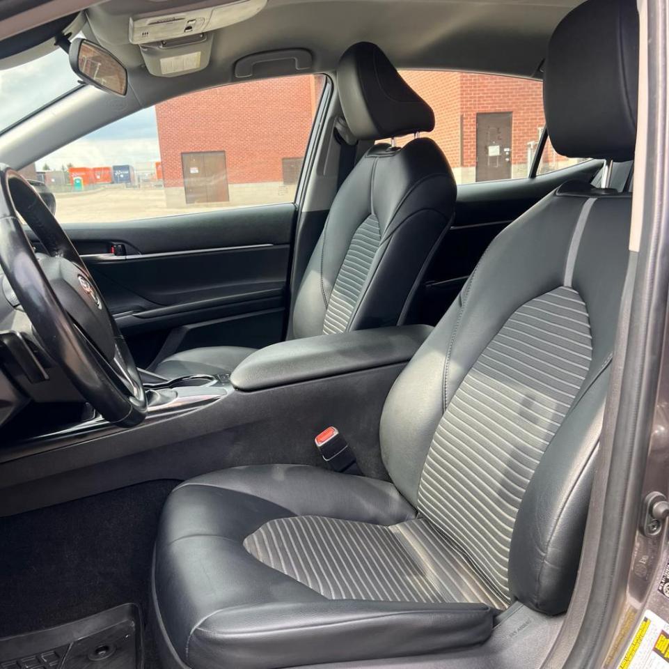 2020 Toyota Camry SE, BACKUP CAM, LANE ASSIST, LEATHER SEATS Photo