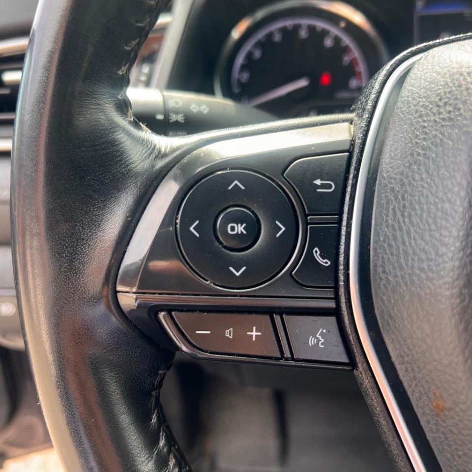 2020 Toyota Camry SE, BACKUP CAM, LANE ASSIST, LEATHER SEATS Photo