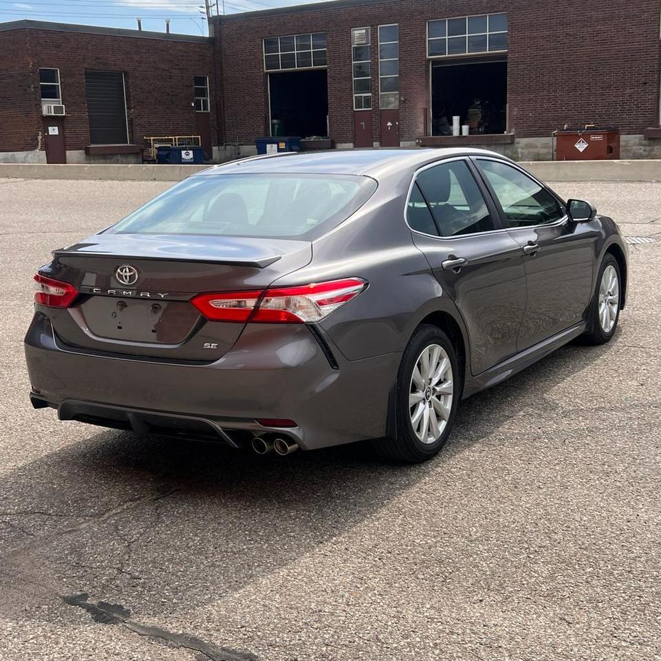 2020 Toyota Camry SE, BACKUP CAM, LANE ASSIST, LEATHER SEATS Photo2