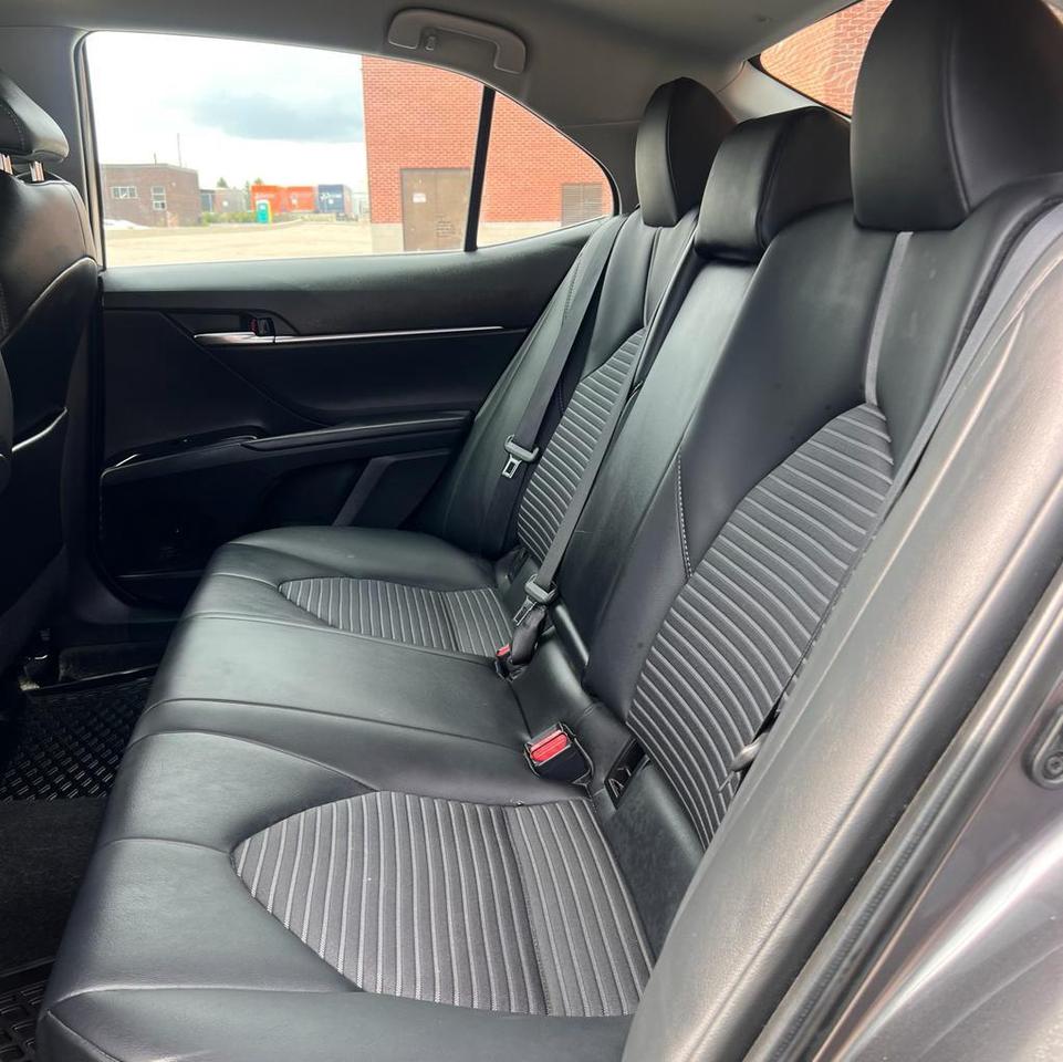 2020 Toyota Camry SE, BACKUP CAM, LANE ASSIST, LEATHER SEATS Photo