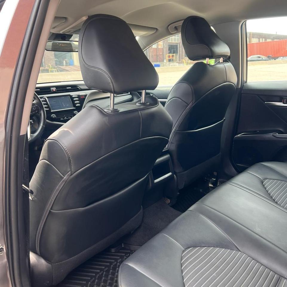 2020 Toyota Camry SE, BACKUP CAM, LANE ASSIST, LEATHER SEATS Photo
