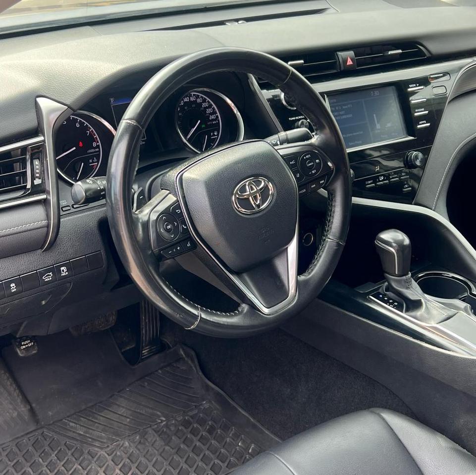 2020 Toyota Camry SE, BACKUP CAM, LANE ASSIST, LEATHER SEATS Photo