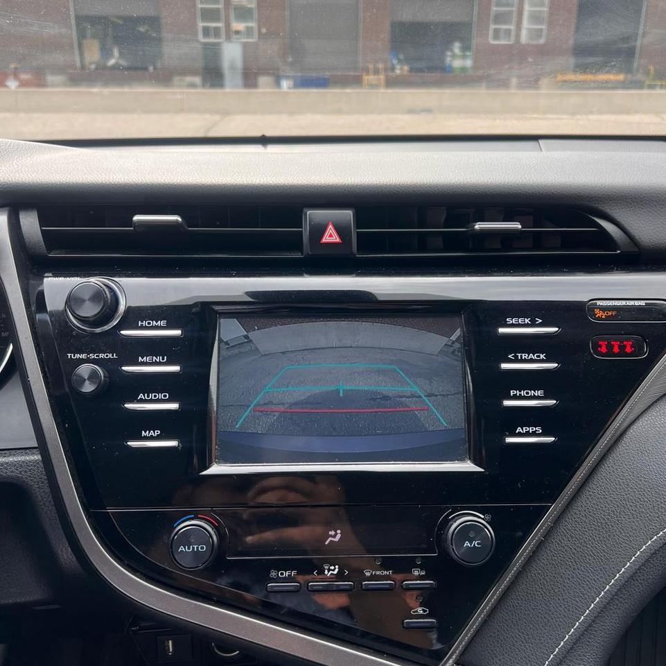 2020 Toyota Camry SE, BACKUP CAM, LANE ASSIST, LEATHER SEATS Photo