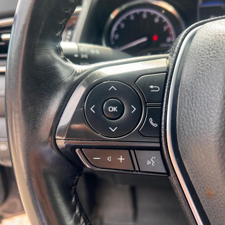 2020 Toyota Camry SE, BACKUP CAM, LANE ASSIST, LEATHER SEATS Photo