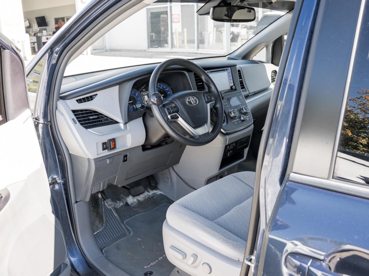 2018 Toyota Sienna LE 7-Passenger AWD Photo
