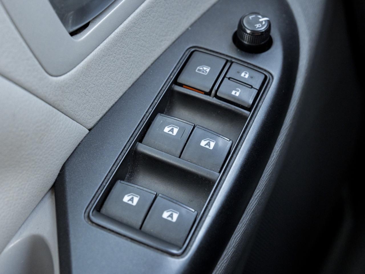 2018 Toyota Sienna LE 7-Passenger AWD Photo