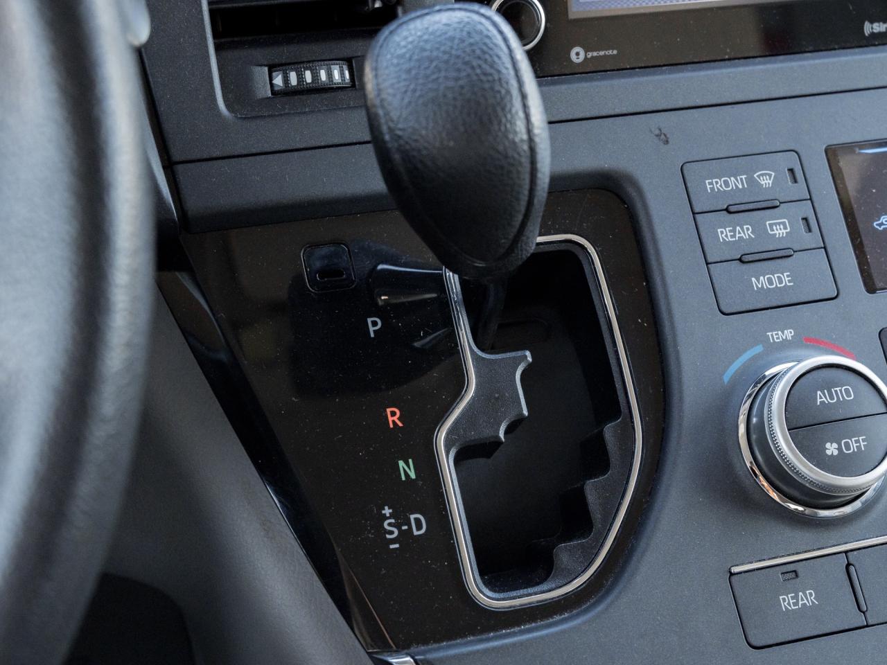 2018 Toyota Sienna LE 7-Passenger AWD Photo