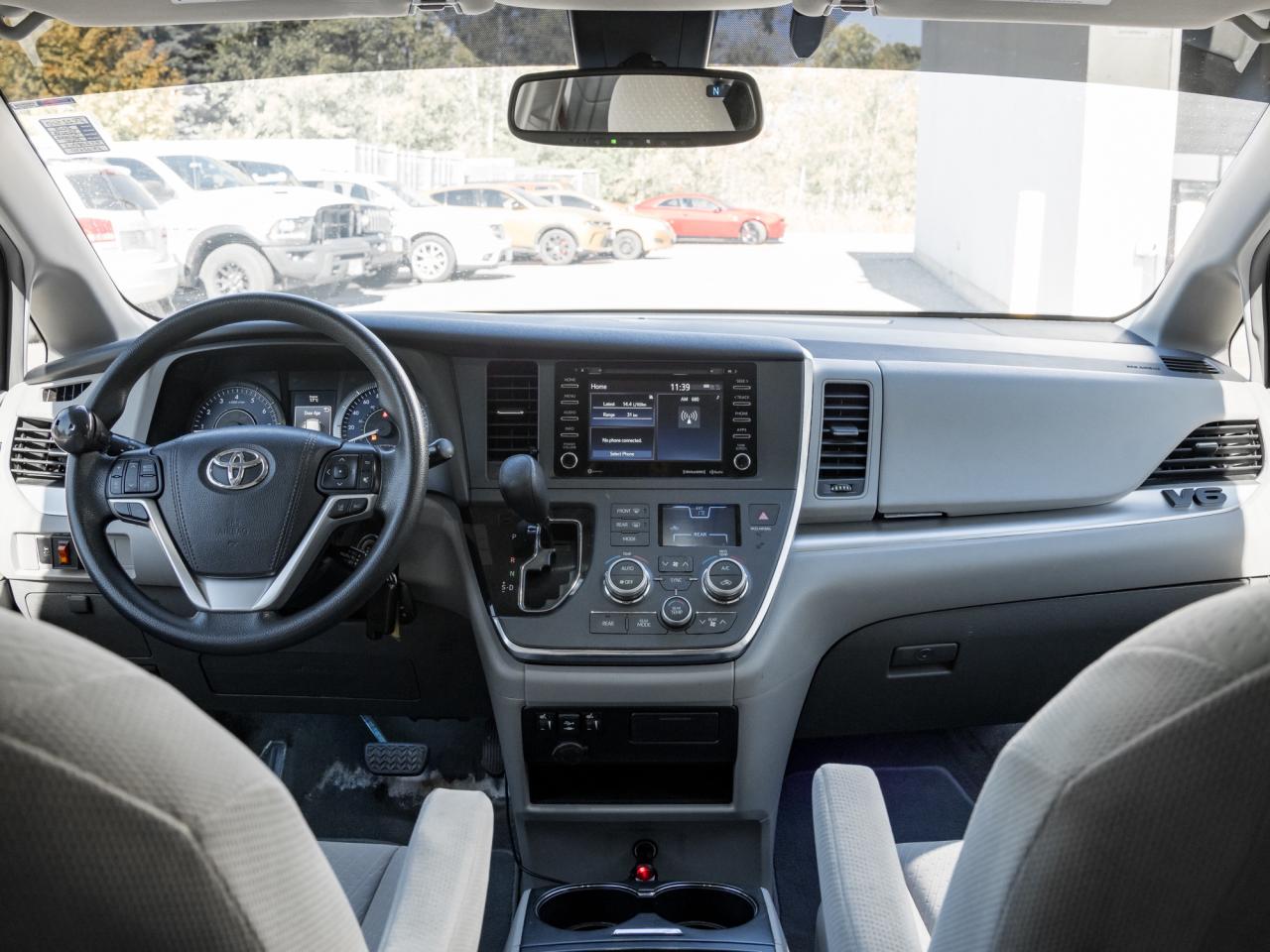 2018 Toyota Sienna LE 7-Passenger AWD Photo