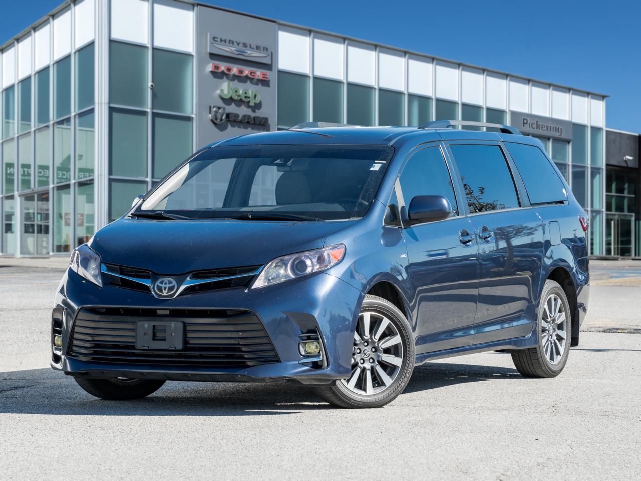 2018 Toyota Sienna LE 7-Passenger AWD Photo0