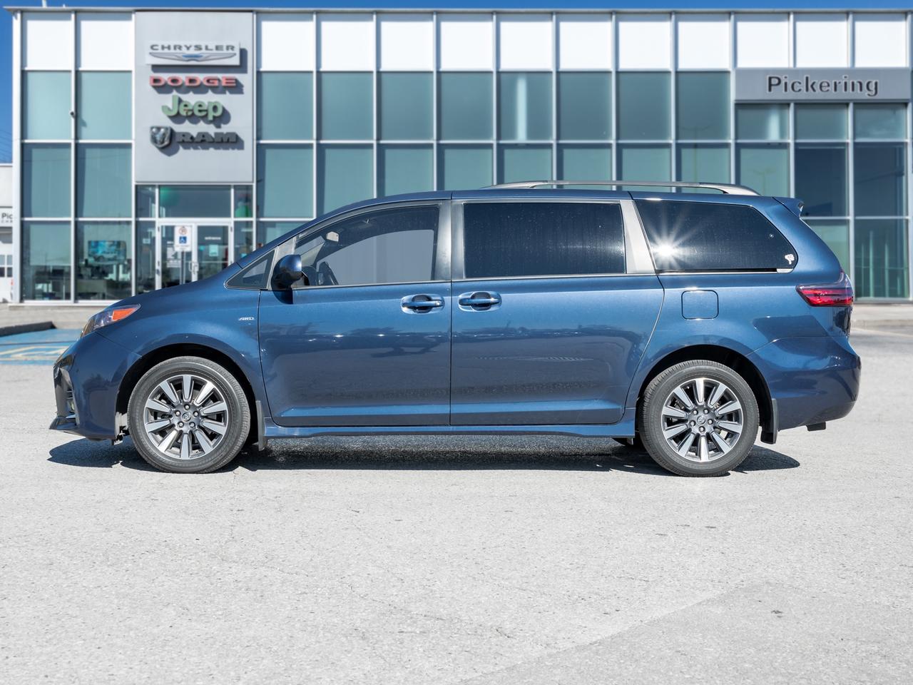 2018 Toyota Sienna LE 7-Passenger AWD Photo2