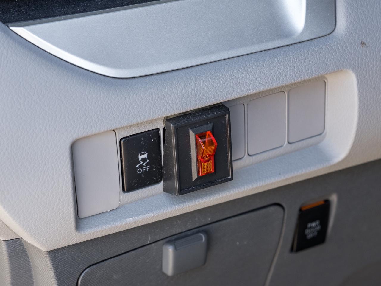 2018 Toyota Sienna LE 7-Passenger AWD Photo