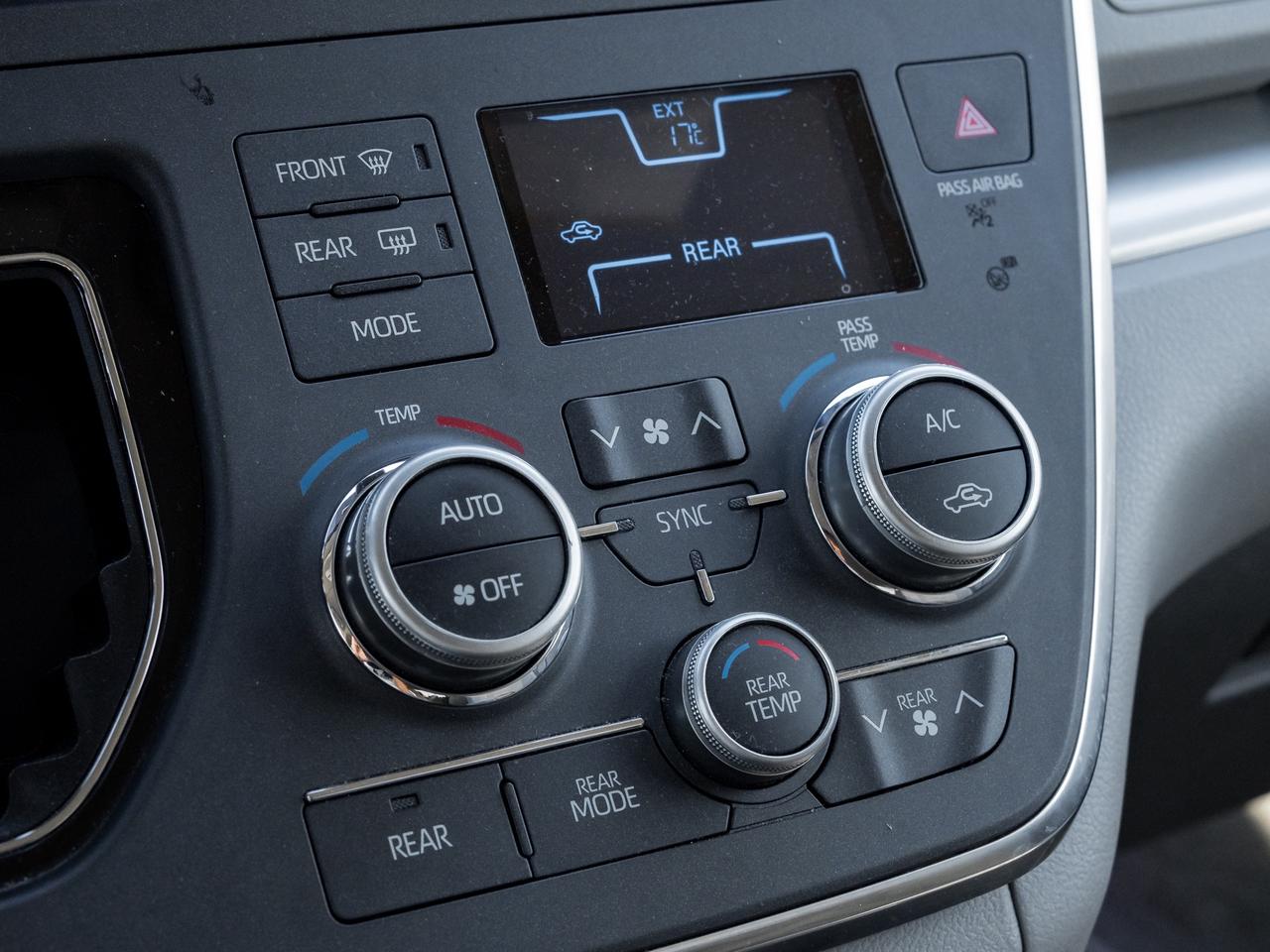 2018 Toyota Sienna LE 7-Passenger AWD Photo