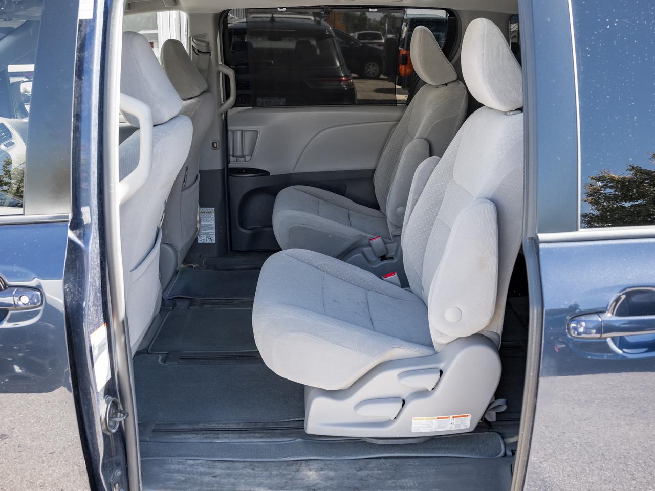 2018 Toyota Sienna LE 7-Passenger AWD Photo