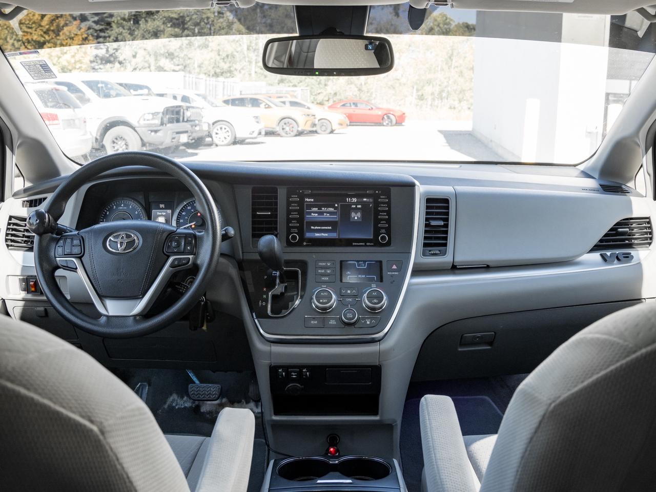 2018 Toyota Sienna LE 7-Passenger AWD Photo