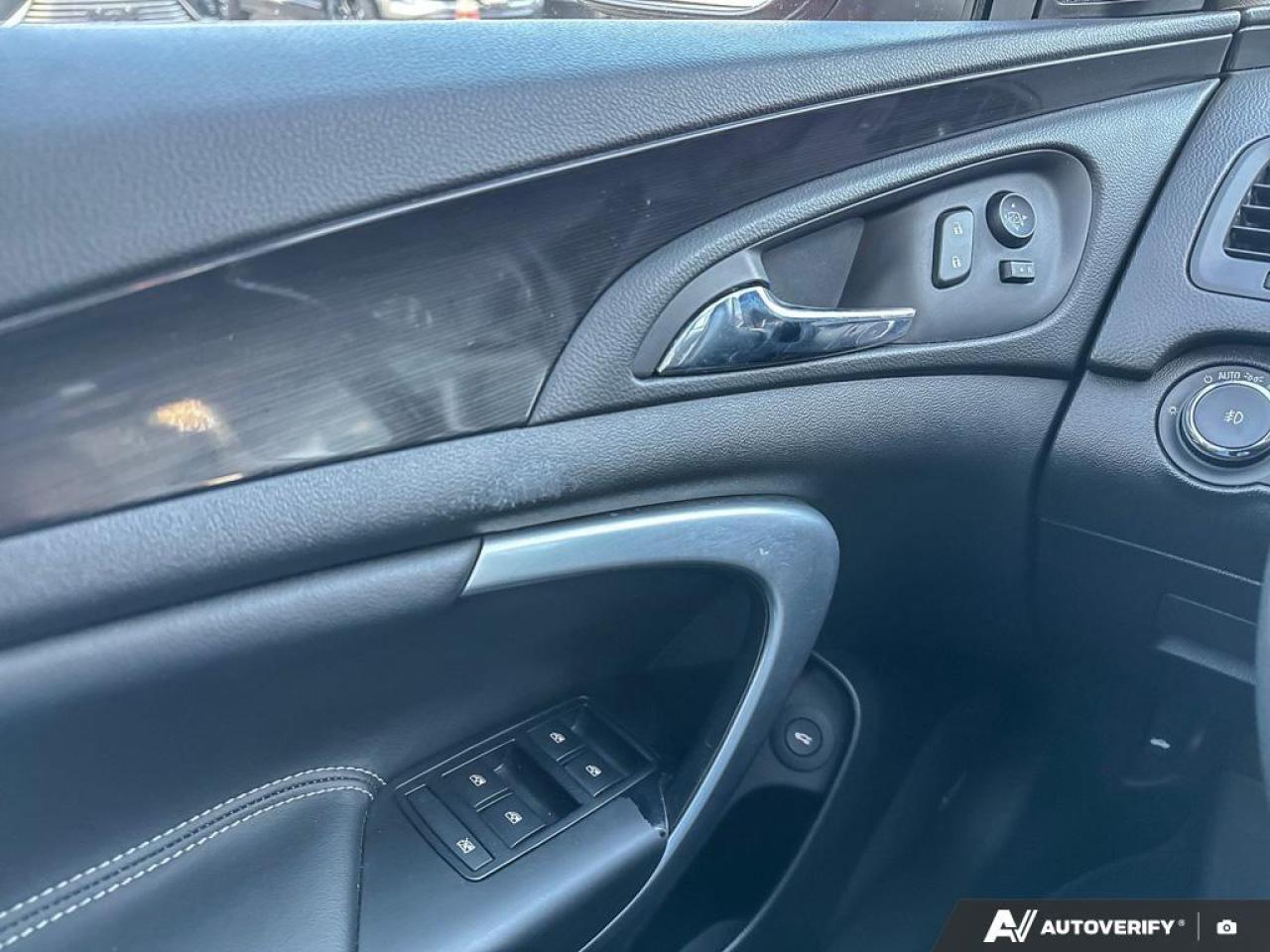 2014 Buick Regal Premium II AWD   ONE OWNER   LOW KM   SUNROOF Photo