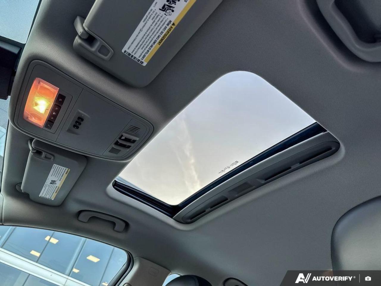 2014 Buick Regal Premium II AWD   ONE OWNER   LOW KM   SUNROOF Photo