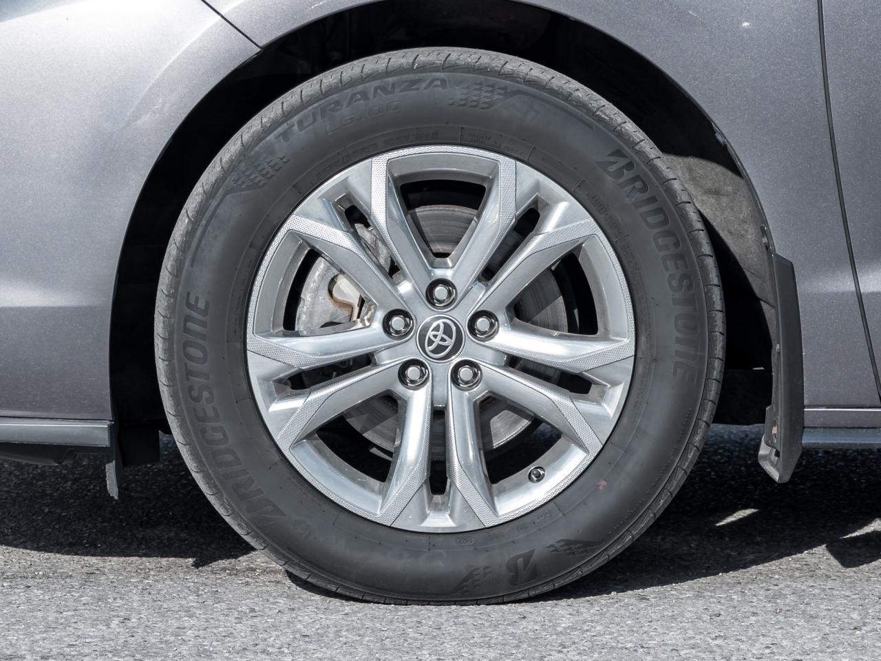 2022 Toyota Sienna XSE 7-Passenger AWD  NAVI  ROOF Photo3