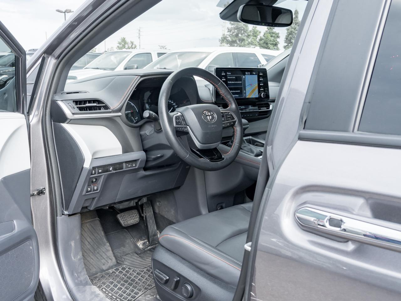 2022 Toyota Sienna XSE 7-Passenger AWD  NAVI  ROOF Photo