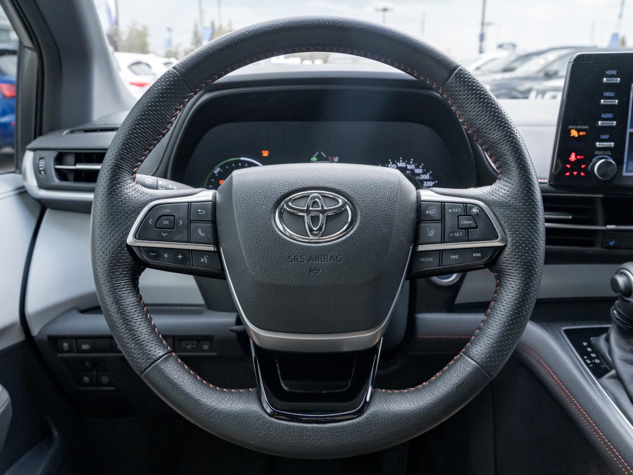 2022 Toyota Sienna XSE 7-Passenger AWD  NAVI  ROOF Photo