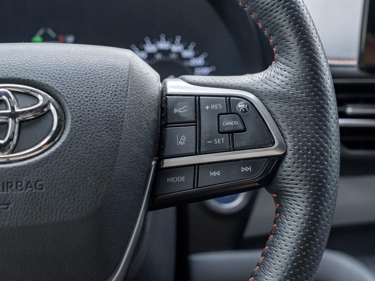 2022 Toyota Sienna XSE 7-Passenger AWD  NAVI  ROOF Photo