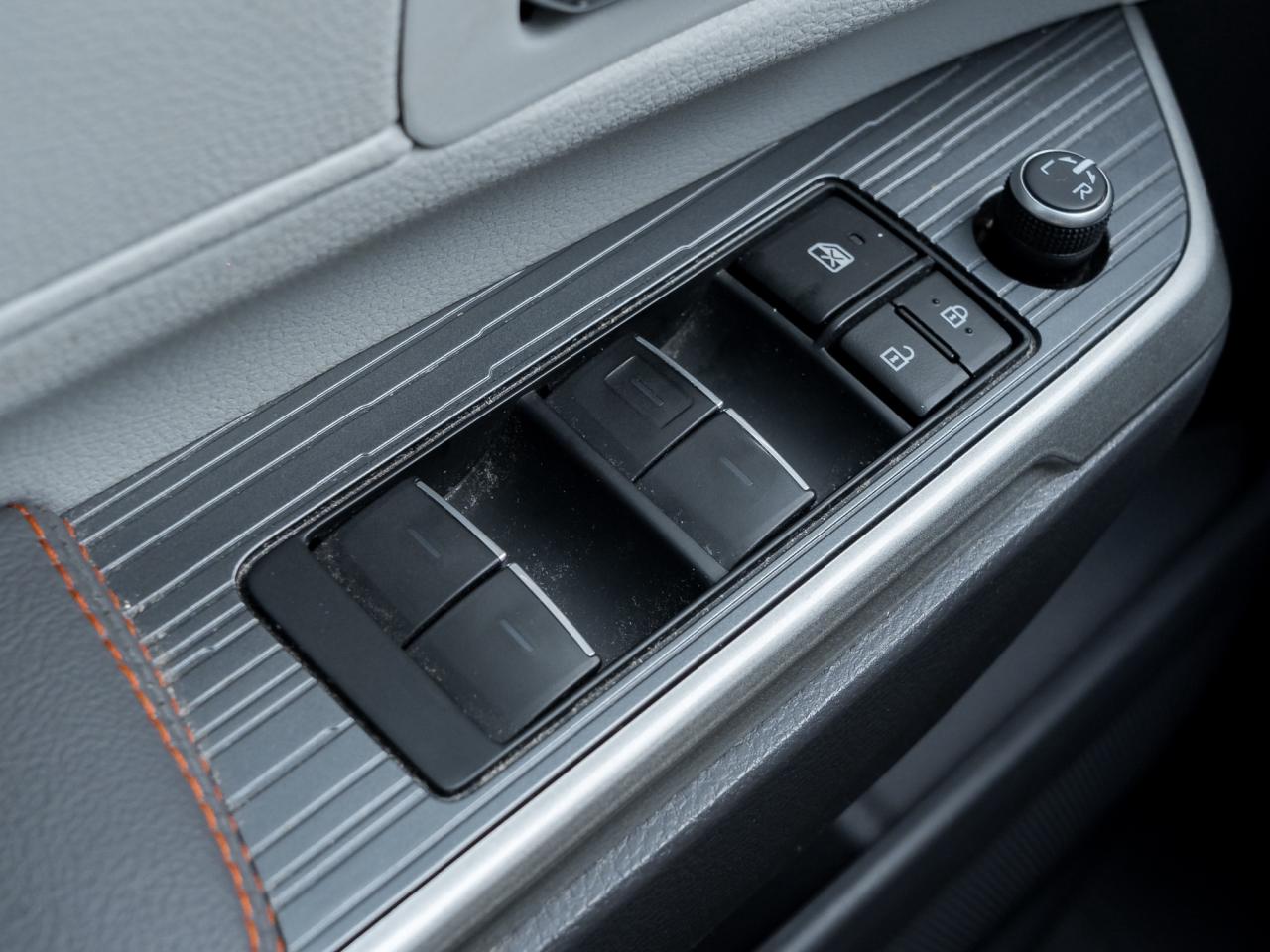 2022 Toyota Sienna XSE 7-Passenger AWD  NAVI  ROOF Photo