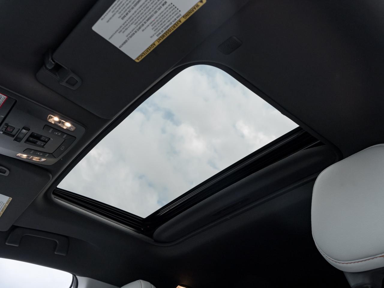 2022 Toyota Sienna XSE 7-Passenger AWD  NAVI  ROOF Photo