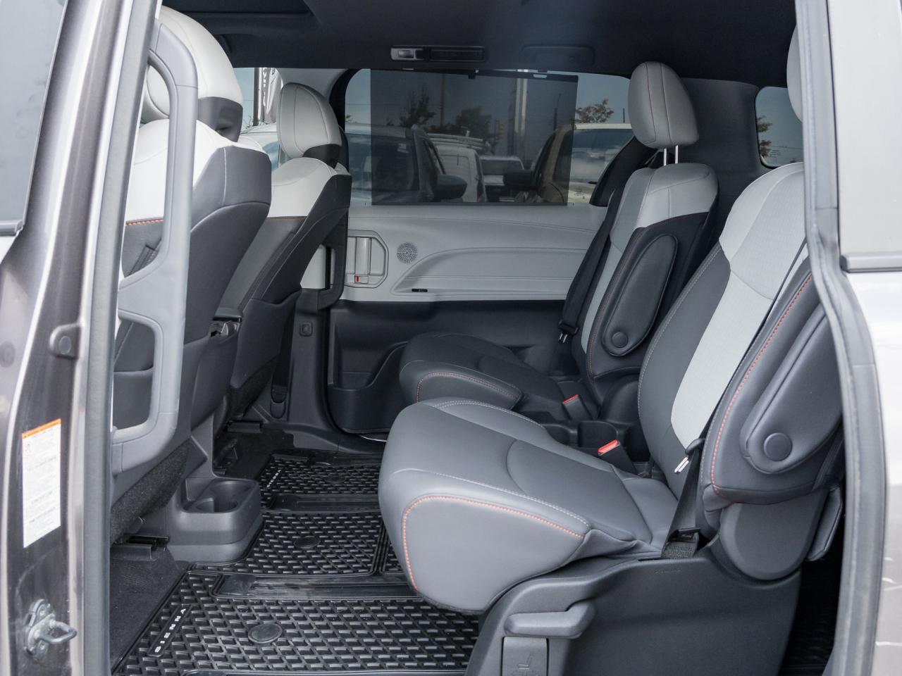 2022 Toyota Sienna XSE 7-Passenger AWD  NAVI  ROOF Photo