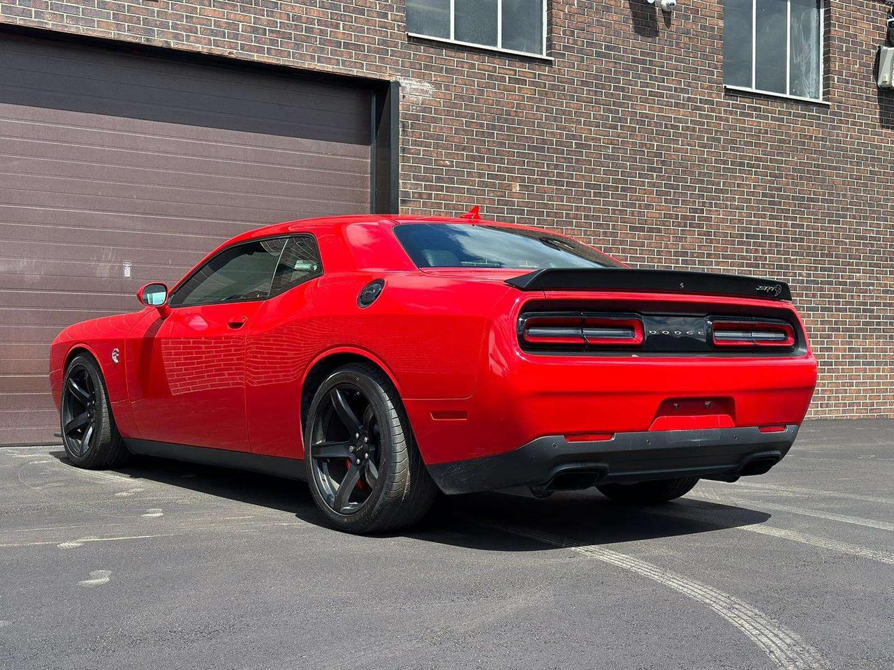 2019 Dodge Challenger SRT Hellcat,700HP, 6.2L ENGINE, ALLOYS Photo2