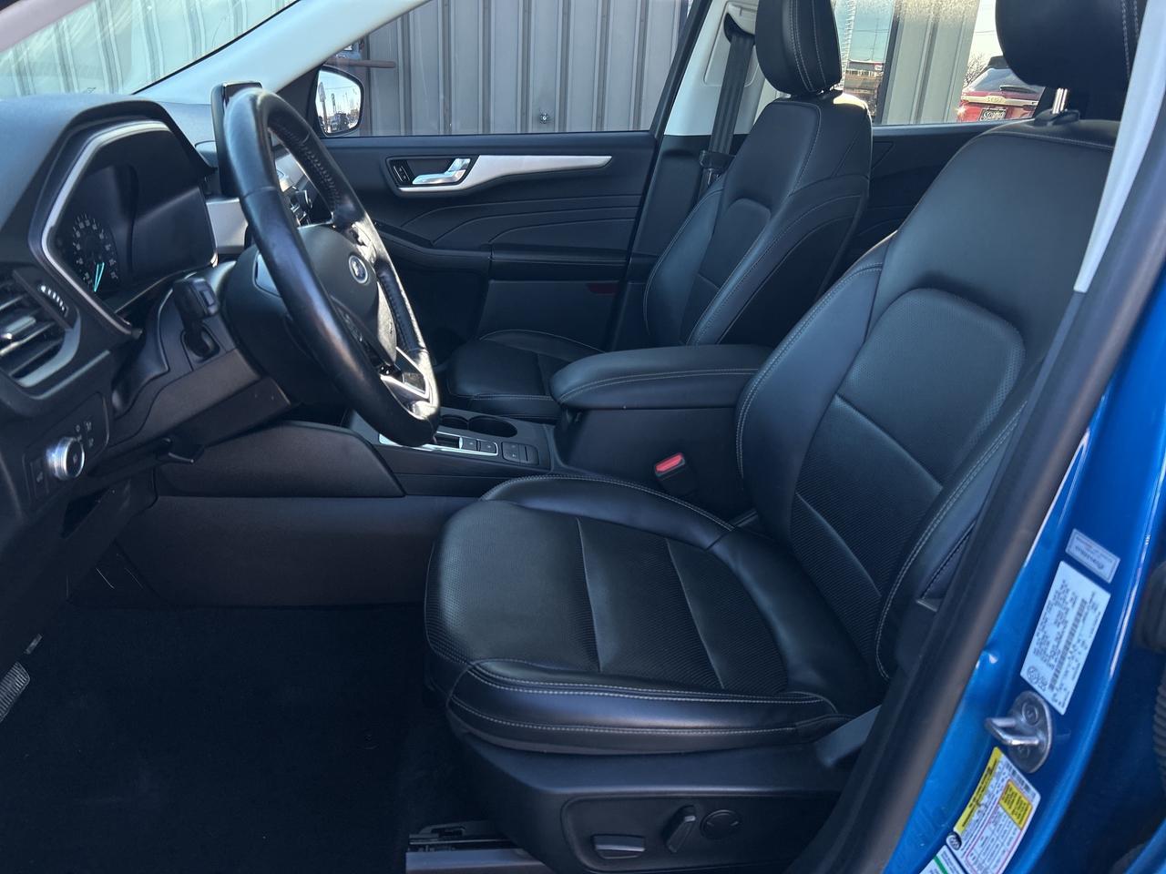 2021 Ford Escape SEL AWD/LEATHER/NAV/PANO SUNROOF CALL NAPANEE Photo