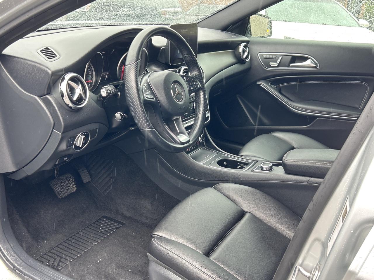 2019 Mercedes-Benz GLA GLA 250 LEATHER/ROOF/NAV **CALL 613-961-8848 Photo