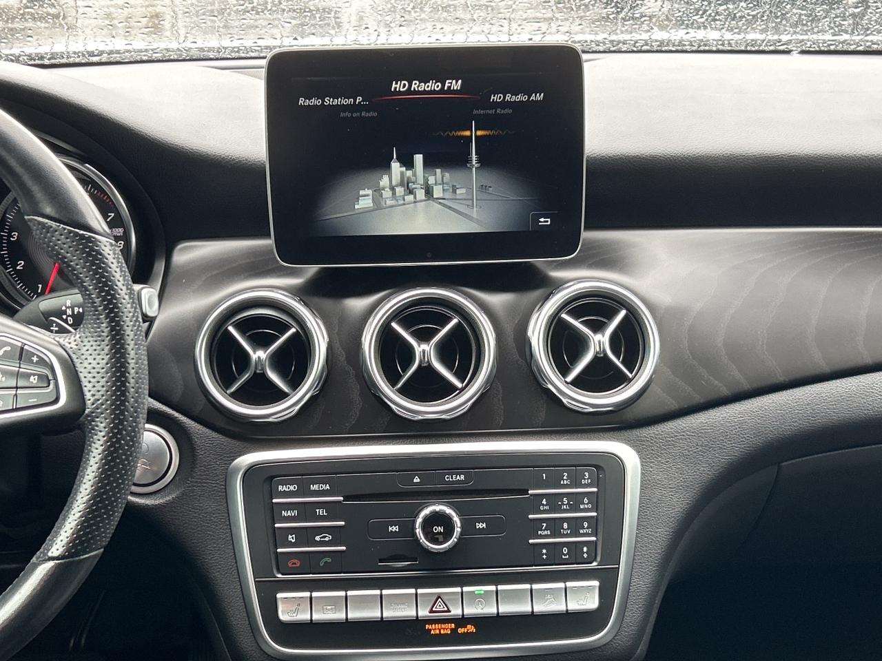 2019 Mercedes-Benz GLA GLA 250 LEATHER/ROOF/NAV **CALL 613-961-8848 Photo