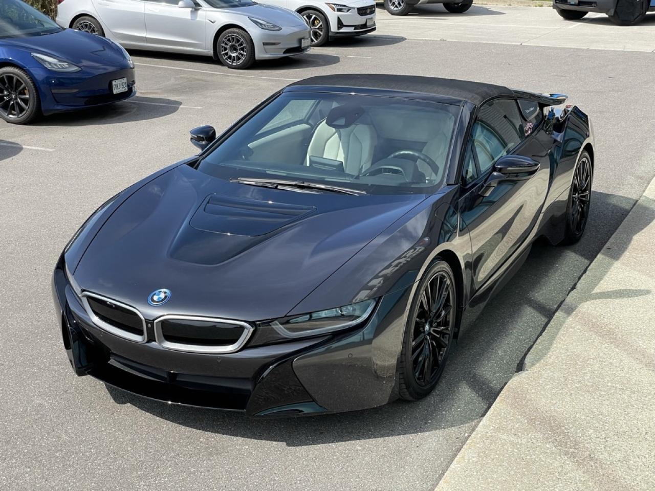2019 BMW i8 ROADSTER ULTRA RARE, SUPER CLEAN! Brand new tires! Photo