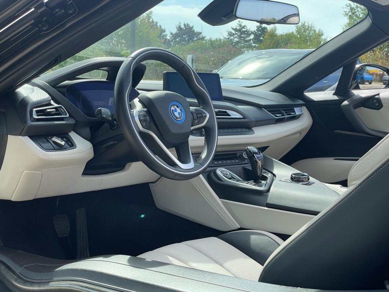 2019 BMW i8 ROADSTER ULTRA RARE, SUPER CLEAN! Brand new tires! Photo