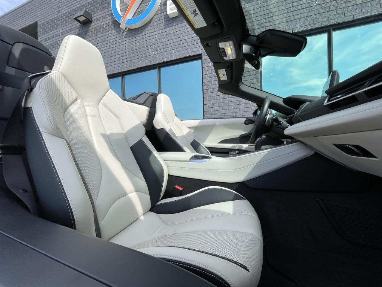 2019 BMW i8 ROADSTER ULTRA RARE, SUPER CLEAN! Brand new tires! Photo