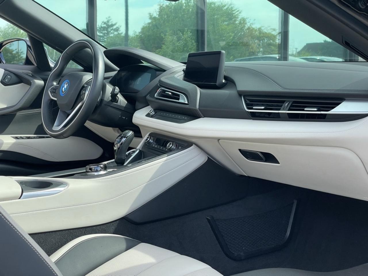 2019 BMW i8 ROADSTER ULTRA RARE, SUPER CLEAN! Brand new tires! Photo