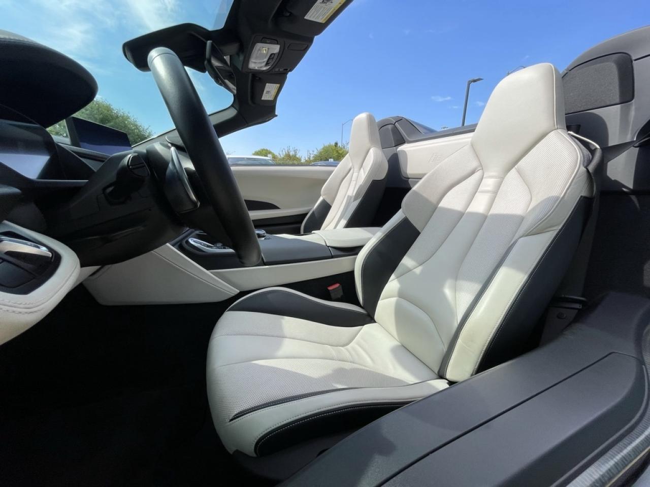 2019 BMW i8 ROADSTER ULTRA RARE, SUPER CLEAN! Brand new tires! Photo