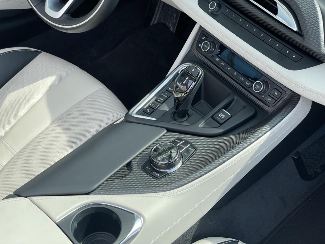 2019 BMW i8 ROADSTER ULTRA RARE, SUPER CLEAN! Brand new tires! Photo