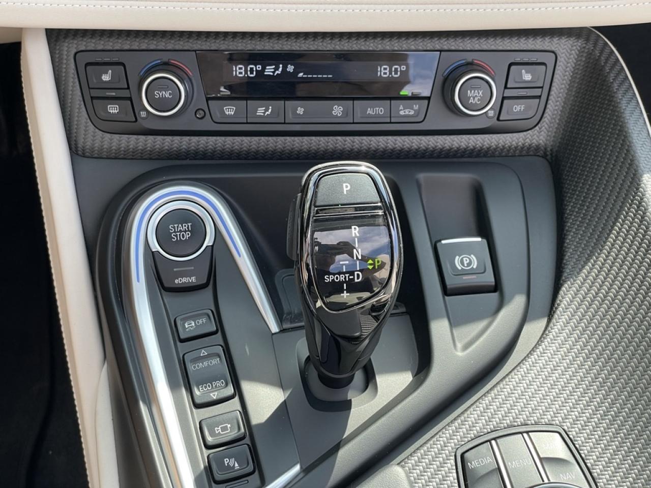 2019 BMW i8 ROADSTER ULTRA RARE, SUPER CLEAN! Brand new tires! Photo