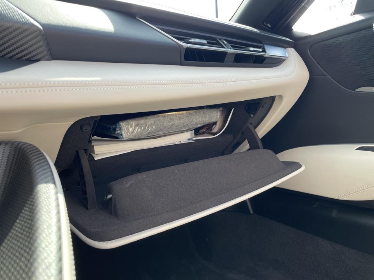 2019 BMW i8 ROADSTER ULTRA RARE, SUPER CLEAN! Brand new tires! Photo