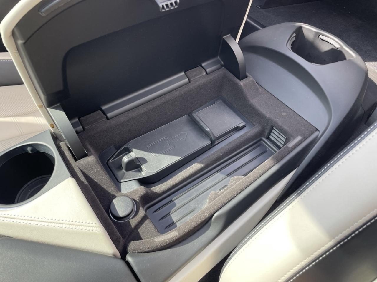 2019 BMW i8 ROADSTER ULTRA RARE, SUPER CLEAN! Brand new tires! Photo