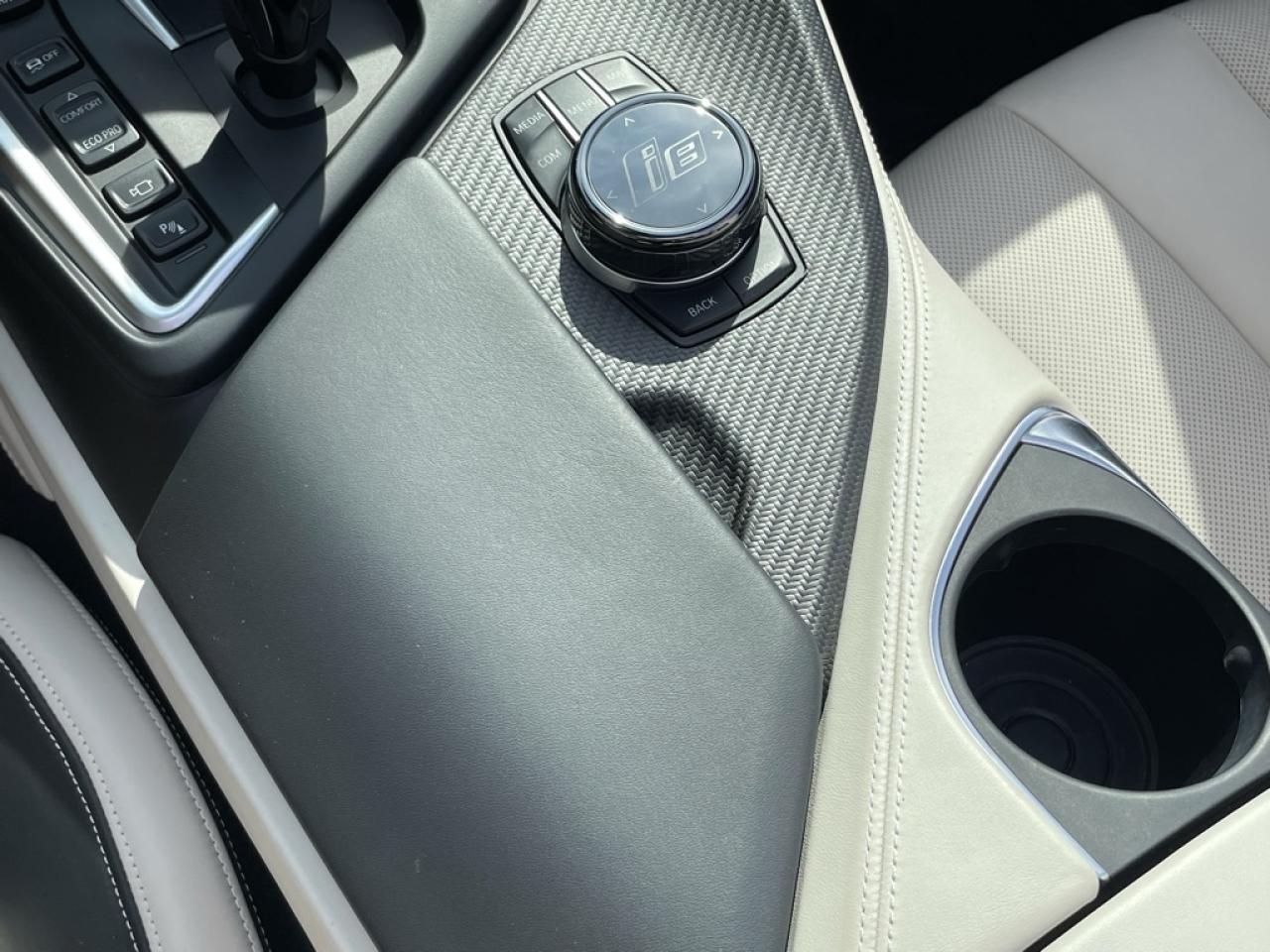 2019 BMW i8 ROADSTER ULTRA RARE, SUPER CLEAN! Brand new tires! Photo