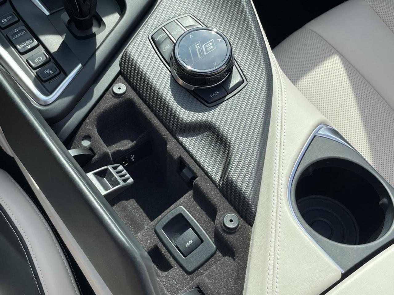 2019 BMW i8 ROADSTER ULTRA RARE, SUPER CLEAN! Brand new tires! Photo