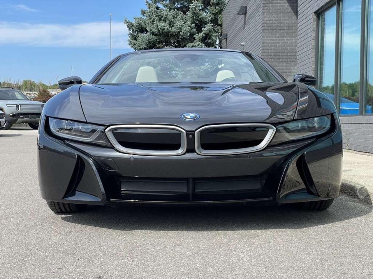 2019 BMW i8 ROADSTER ULTRA RARE, SUPER CLEAN! Brand new tires! Photo