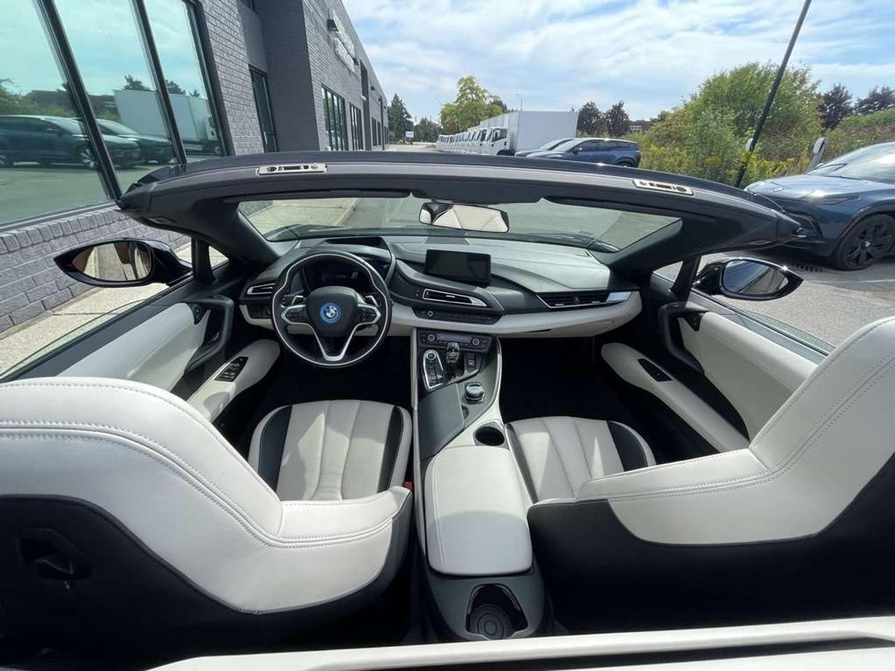 2019 BMW i8 ROADSTER ULTRA RARE, SUPER CLEAN! Brand new tires! Photo