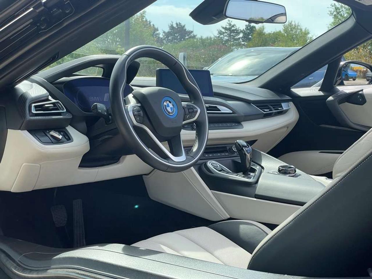2019 BMW i8 ROADSTER ULTRA RARE, SUPER CLEAN! Brand new tires! Photo