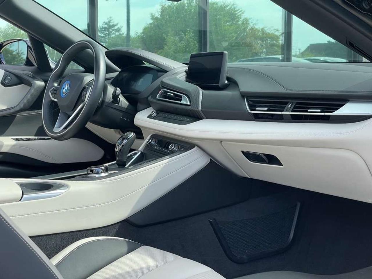 2019 BMW i8 ROADSTER ULTRA RARE, SUPER CLEAN! Brand new tires! Photo