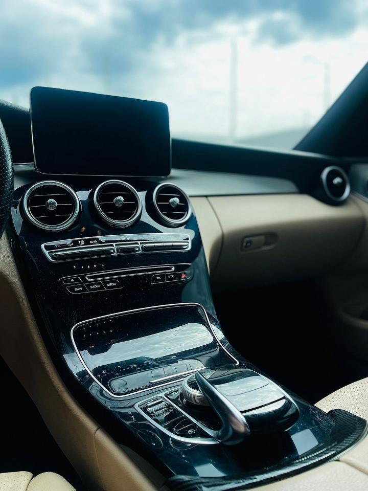 2016 Mercedes-Benz C-Class C300, SUNROOF, ALLOYS, LEATHER SEATS Photo