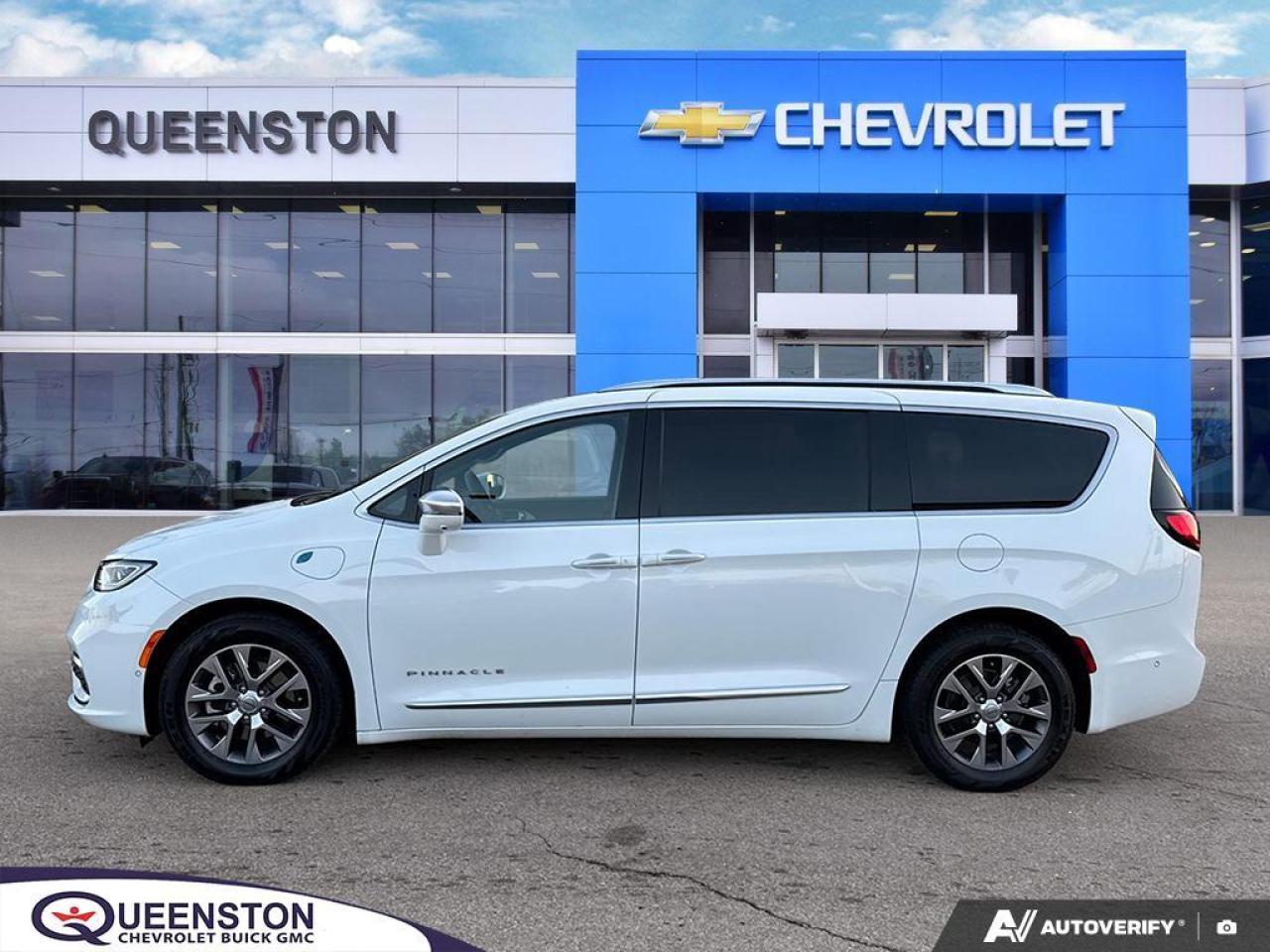 2024 Chrysler Pacifica Hybrid Pinnacle   HTD WHEEL   PANO ROOF   LEATHER Photo3