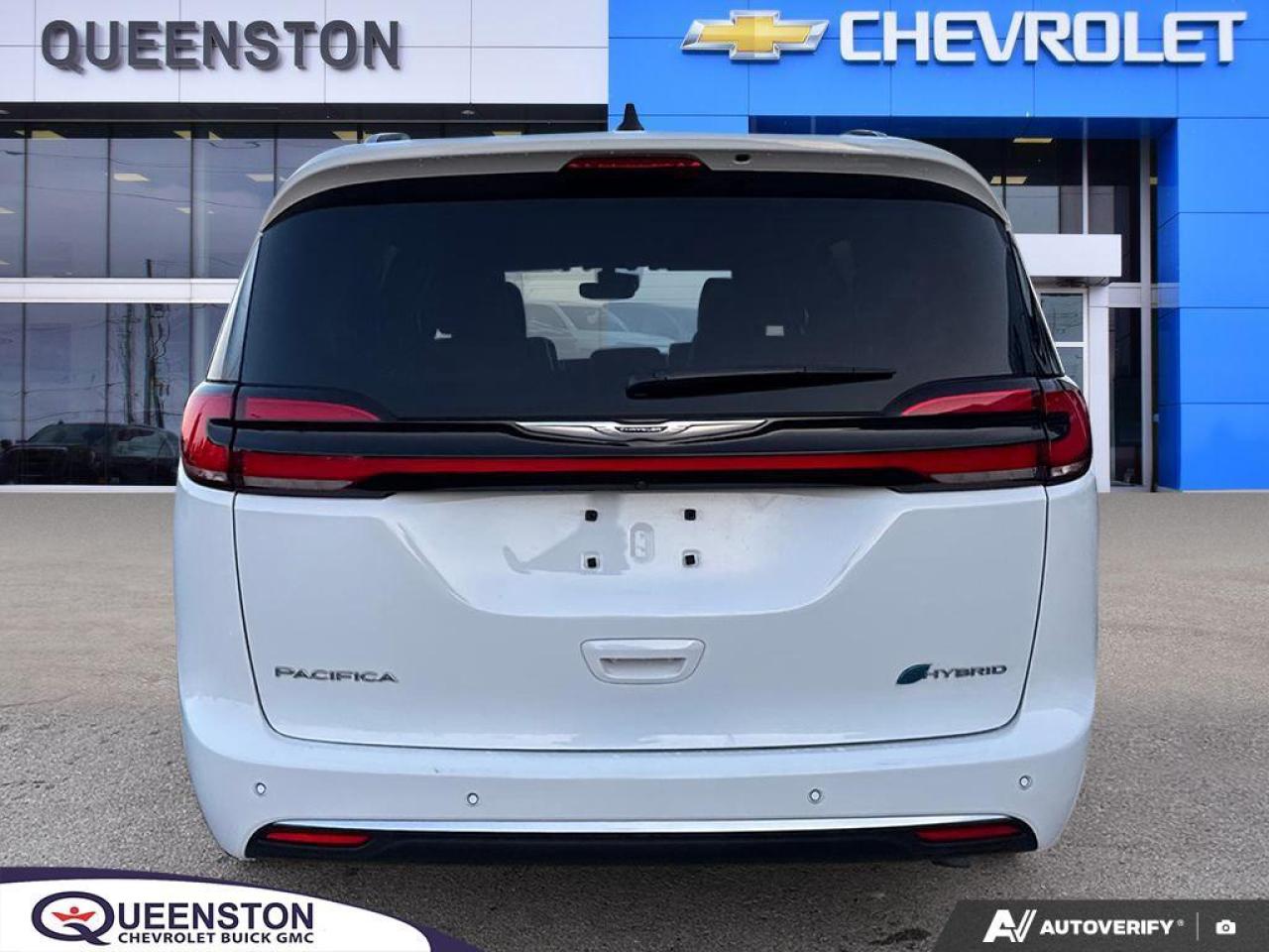 2024 Chrysler Pacifica Hybrid Pinnacle   HTD WHEEL   PANO ROOF   LEATHER Photo