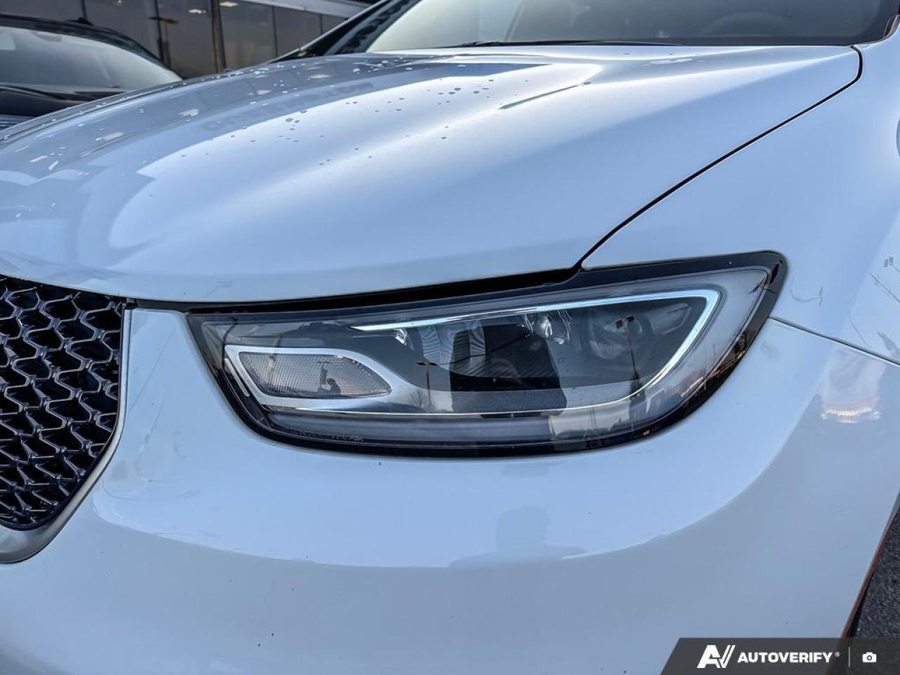 2024 Chrysler Pacifica Hybrid Pinnacle   HTD WHEEL   PANO ROOF   LEATHER Photo